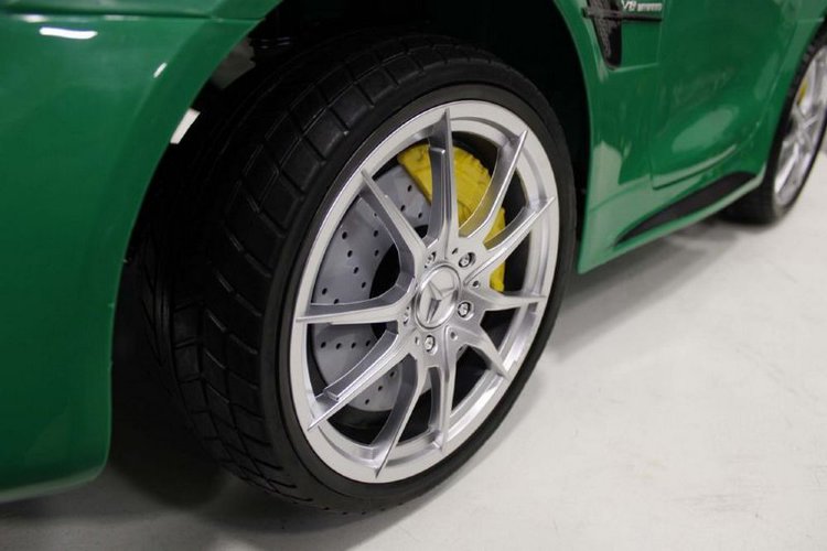 Детский двухместный электромобиль MERCEDES-BENZ-AMG-GTR-HL289 (ЛИЦЕНЗИОННАЯ МОДЕЛЬ)