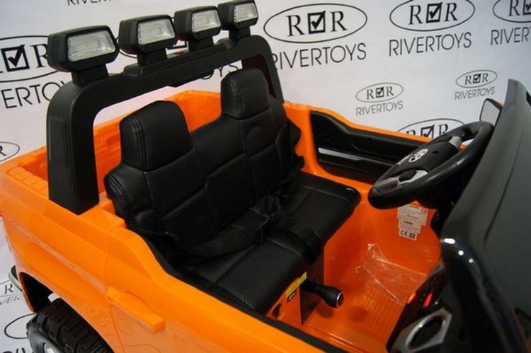 Лицензионная модель TOYOTA TUNDRA MINI JJ2266 с дистанционным управлением