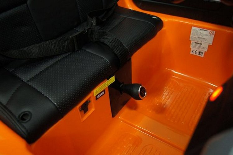 Лицензионная модель TOYOTA TUNDRA MINI JJ2266 с дистанционным управлением