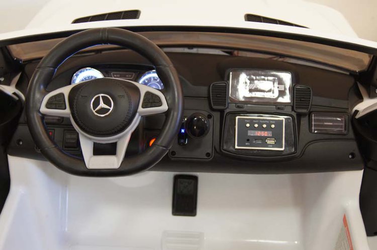 Полноприводный двухместный электромобиль MERCEDES-BENZ GLS63-AMG на резиновых колесах
